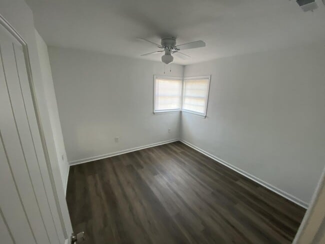 Building Photo - 1237 Lindsay Ave