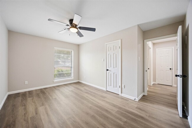 Building Photo - 8826 Tanager St