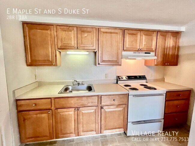 Building Photo - 461 E Maple St