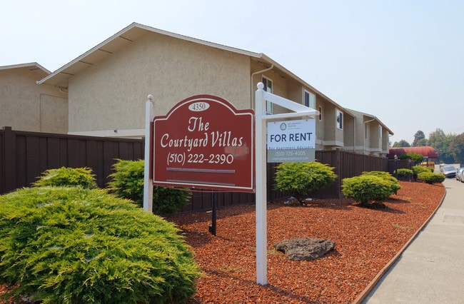 Building Photo - Courtyard Villa Apartments