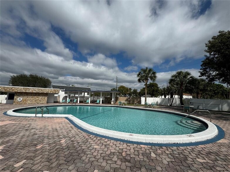 Building Photo - 4028 SW 67th Ter