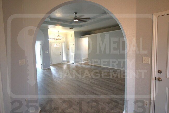 Building Photo - Beautiful 3-bed, 2-bath home now available...