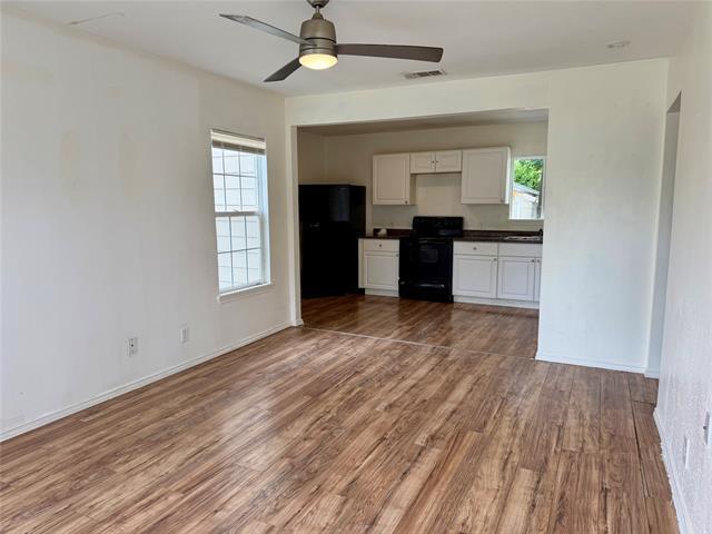 Building Photo - 2303 Deer Path Dr