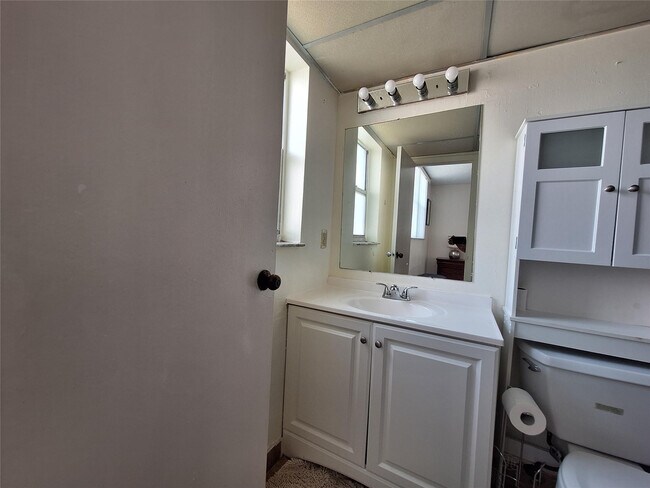 Building Photo - 2821 Somerset Dr