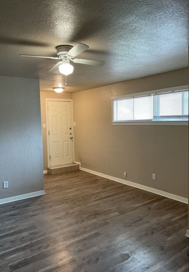 Building Photo - 1801 S 41st St