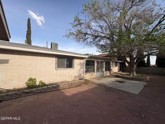 Building Photo - 1605 Bessemer Dr