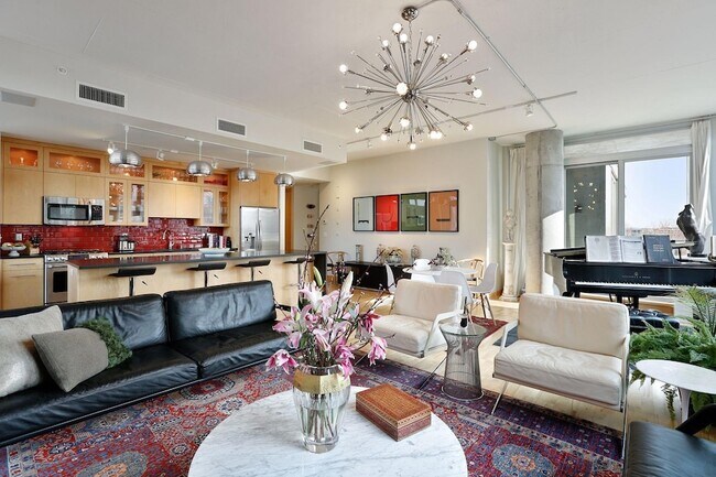 Building Photo - 901 S 2nd St