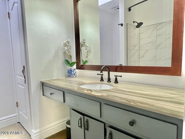 Building Photo - 3022 N 32nd St