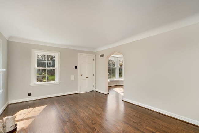 Building Photo - 2B/1B Charming Single Family home in Glend...