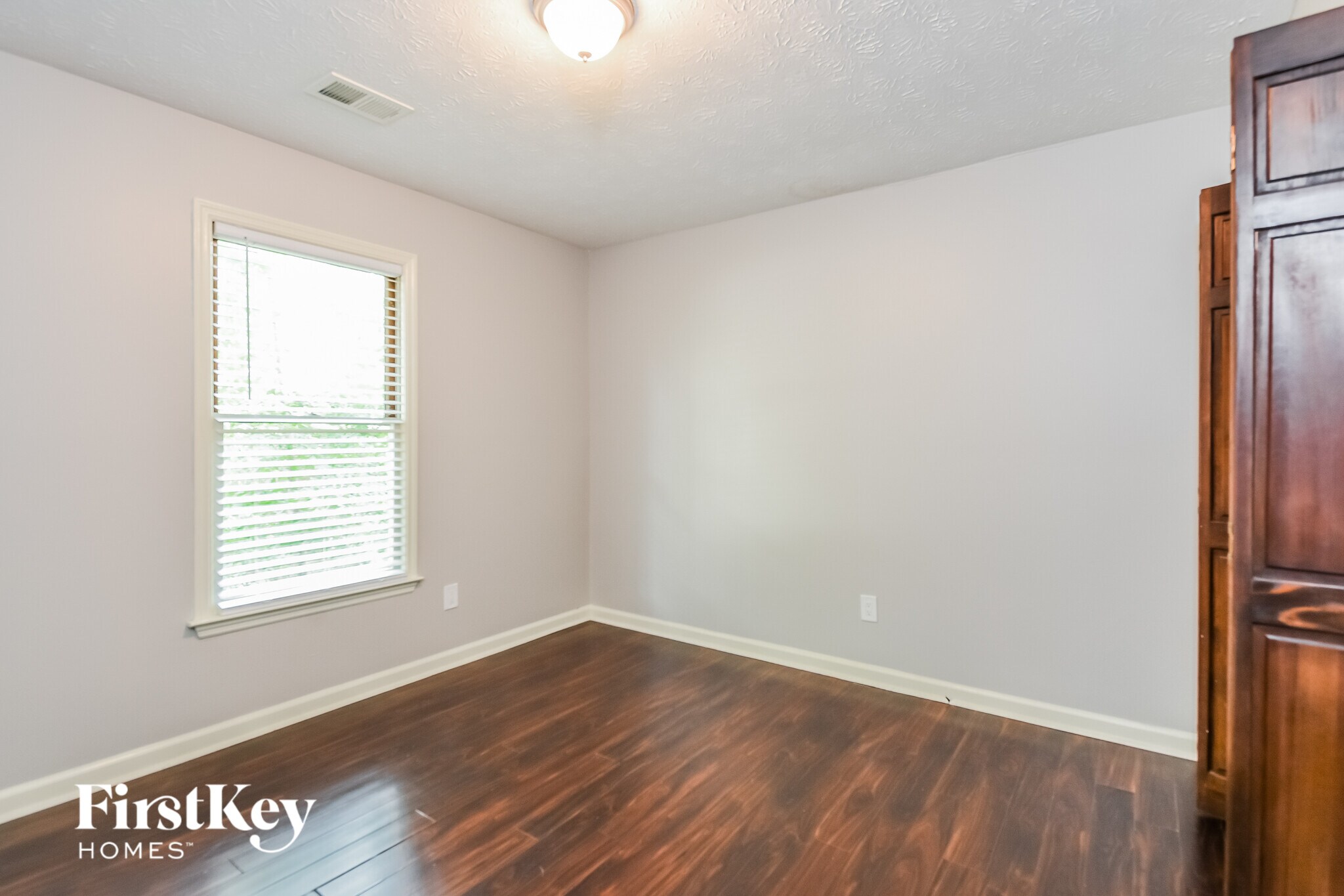 Building Photo - 1214 Hollytree Ct