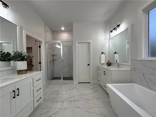 Building Photo - Luxarious 3BD/2BTH Home off of JKP Turnpik...