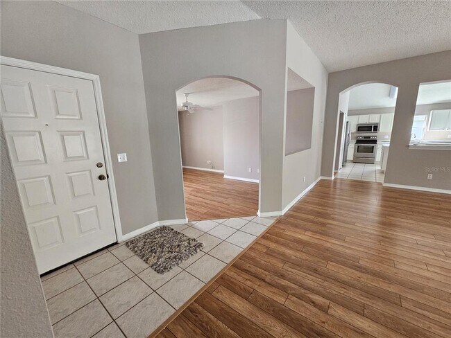 Building Photo - 2206 N Creek Ct
