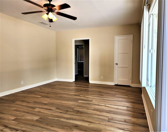 Building Photo - Beautiful 2Bd, 1Ba Riverside Home in Great...