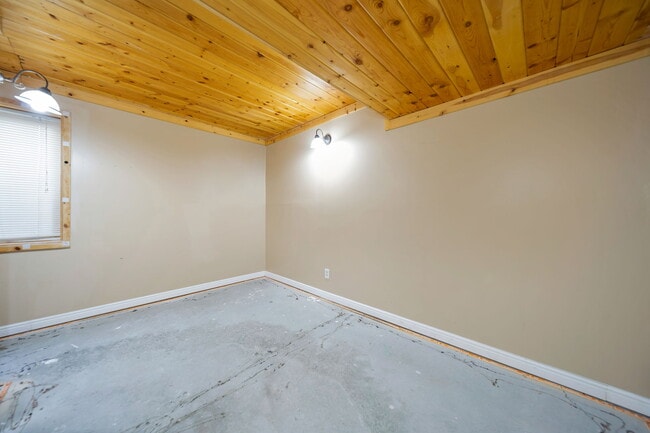 Building Photo - 5763 Ophelia Ln