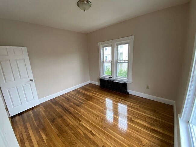 Building Photo - 897 N Montello St