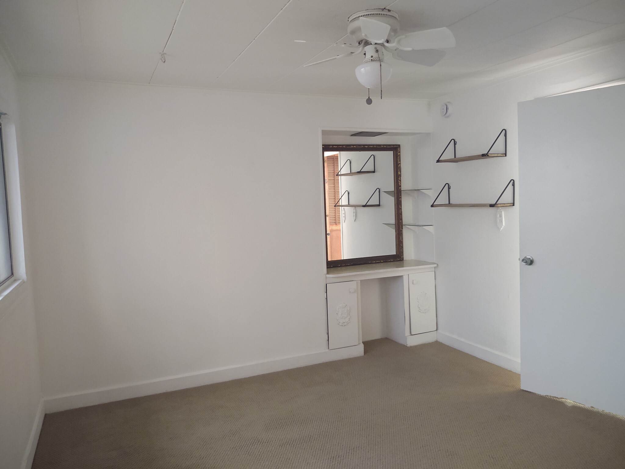 S BDRM W/Bathroom - 106 44th St