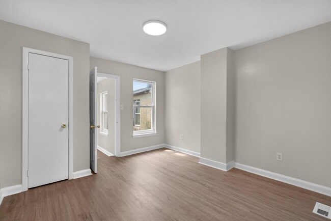 Building Photo - 434 N Patterson Park Ave