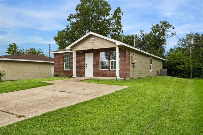 Building Photo - 2617 29th Ave N