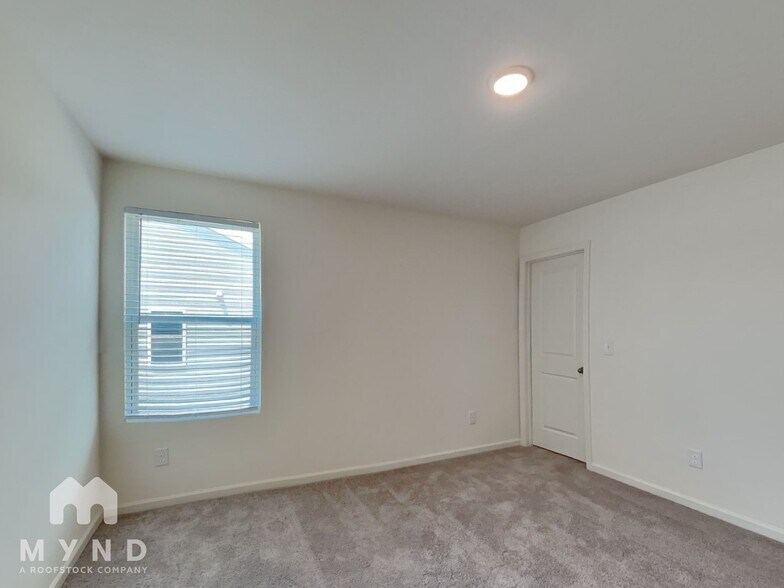 Building Photo - 1148 Centerview Dr