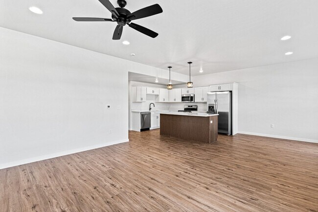 Building Photo - New 3 Bed Townhome with Covered Deck and Oversized Garage!