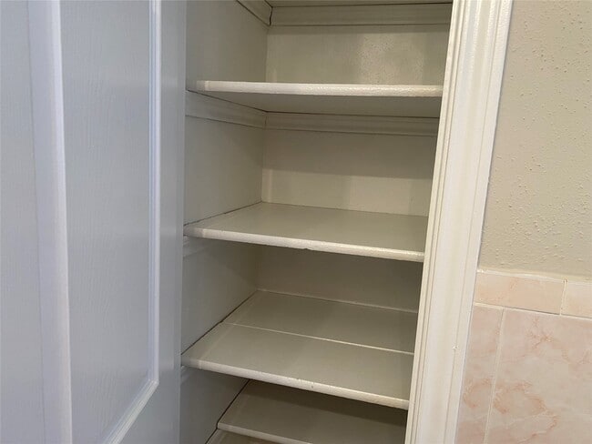 Building Photo - 2415 Poco Dr