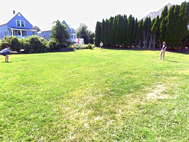 Building Photo - Winter Rental Only. Single Family Available: September 1 to April 30th - May 15th