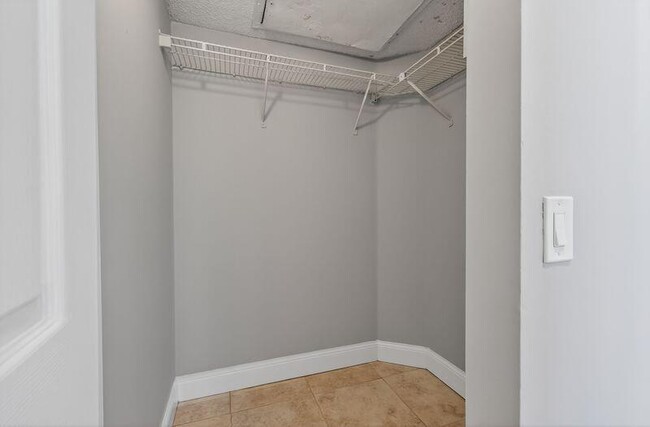 Building Photo - 744 Executive Center Dr