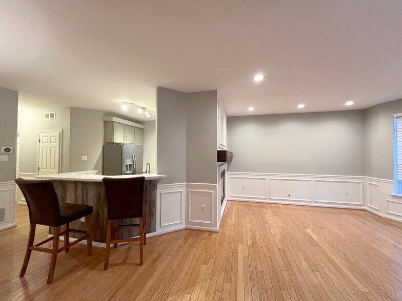 Building Photo - 305 Dresher Woods Dr