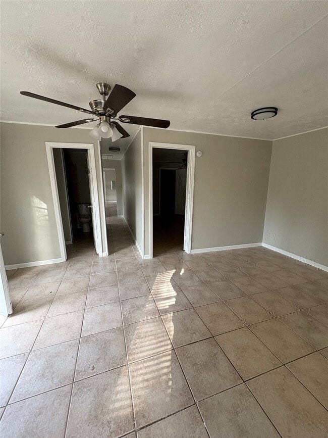 Building Photo - 905 St Lawrence River Rd