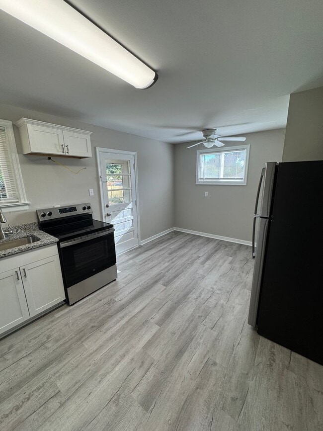 Building Photo - Charming 3 bedroom home in West End Manor ...