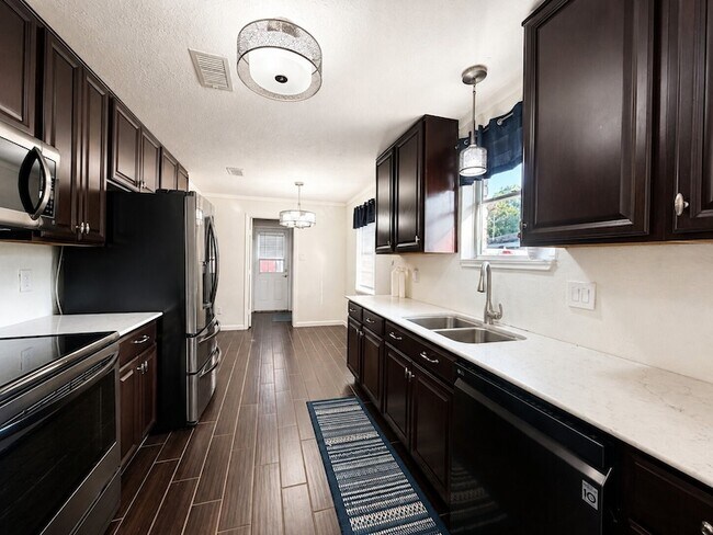 Building Photo - 4418 Saffron Ln