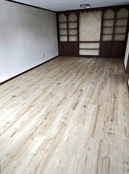 Building Photo - 27035 Oakmead Dr