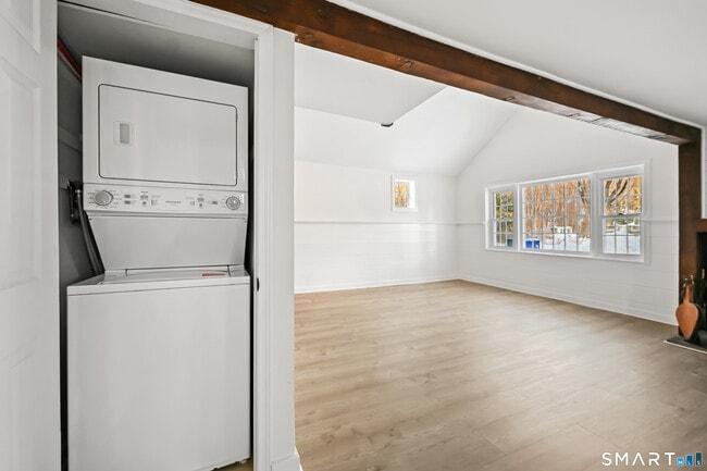 Building Photo - 99 Ramapoo Rd