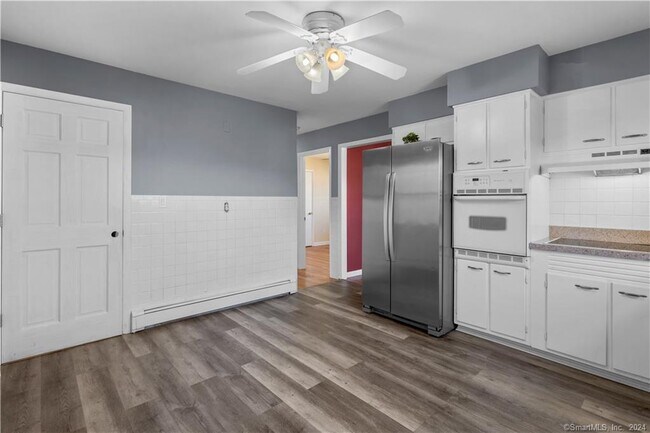 Building Photo - 667 Park St