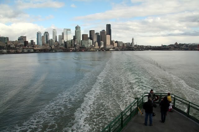 Building Photo - 465 Winslow Way E