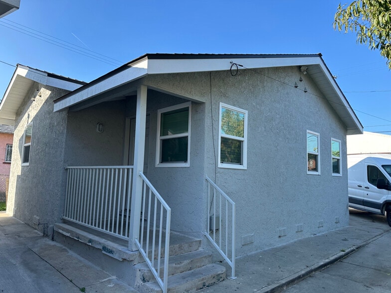 Primary Photo - 241 1/2 W 89th St