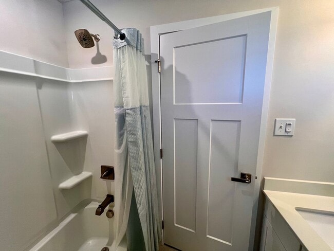 Building Photo - Sewickley - 4 Bedroom 3.5 Bathroom - End U...