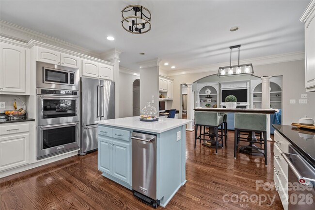 Building Photo - 1009 Honors Ct