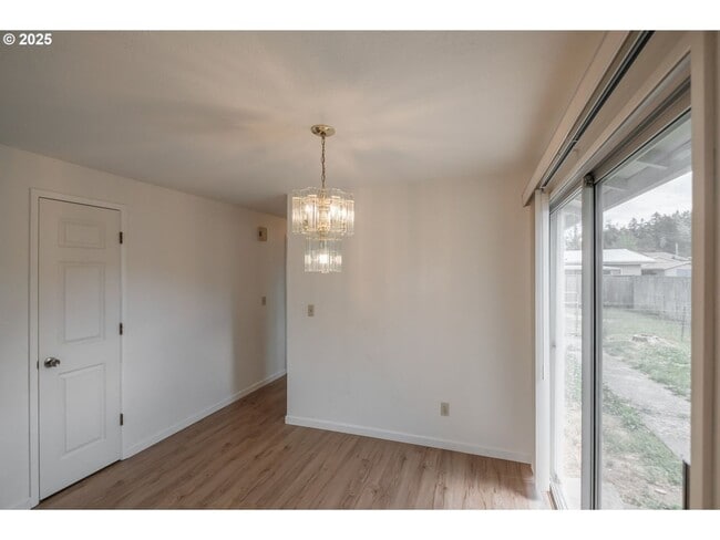 Building Photo - 3-bedroom 1 bath Single Level House