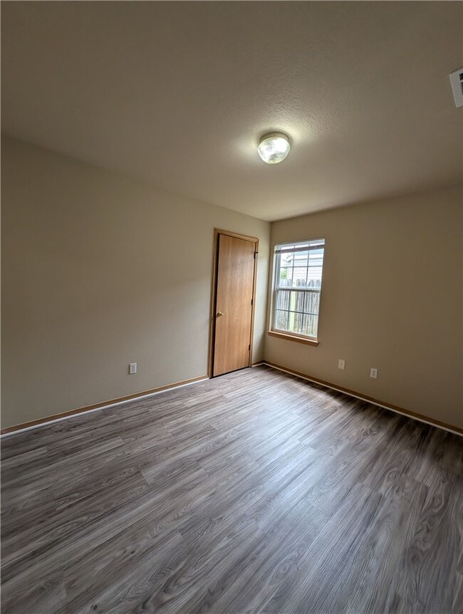 Building Photo - 605 Cedarbrook Ct