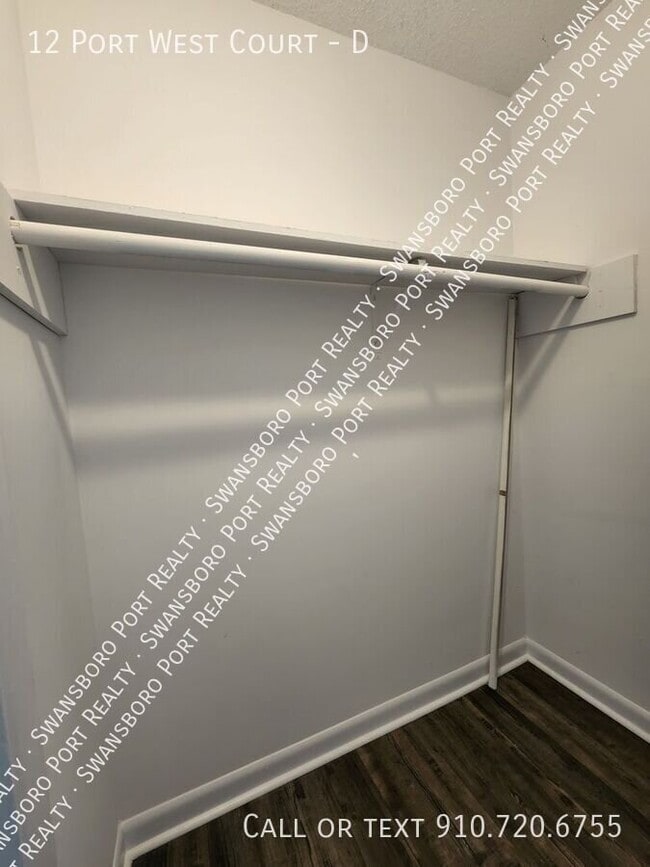 Building Photo - 12 D Port W Ct