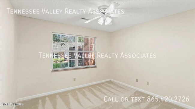Building Photo - 805 Cedar Ln