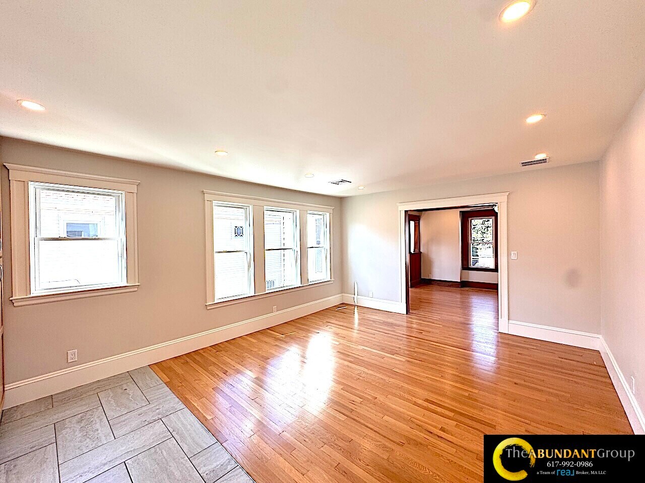 Building Photo - 14 White St