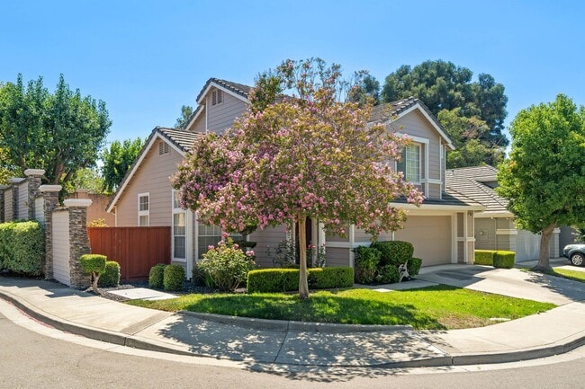 Building Photo - 3916 Promenade Way
