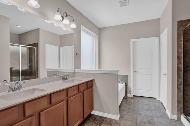 Building Photo - Located in McKinney's desirable Erwin Farms, this beautiful home exudes modern elegance and pract...