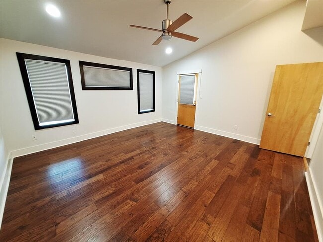 Building Photo - 607 Peacock Ln