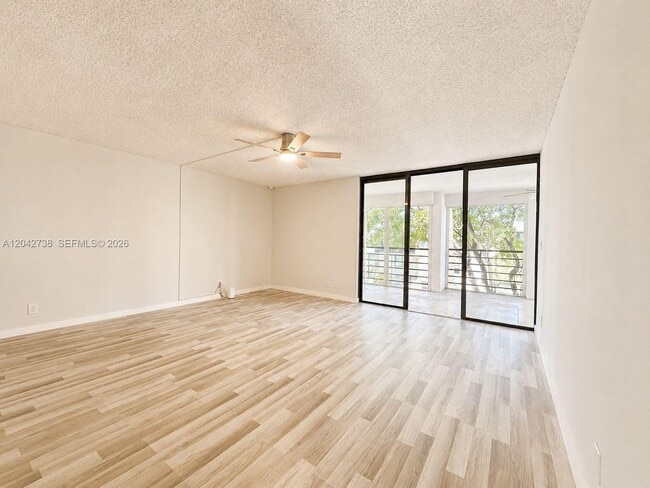 Building Photo - 20200 W Country Club Dr