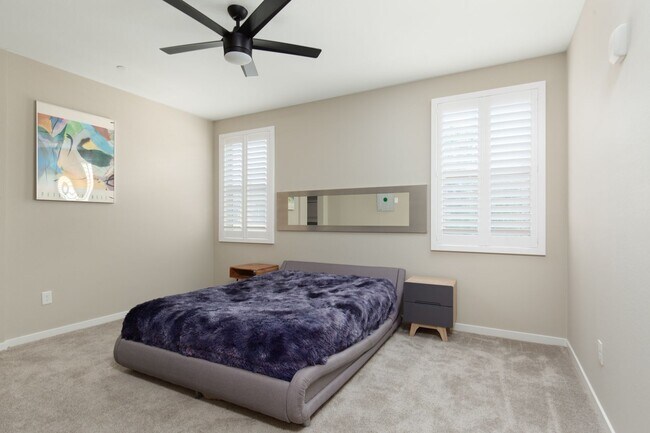 Building Photo - Fully furnished luxury townhome in Affinit...