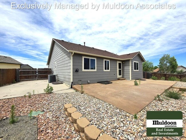 Building Photo - Spacious 5-Bedroom Ranch Home on Oversized Cul-de-Sac lot!