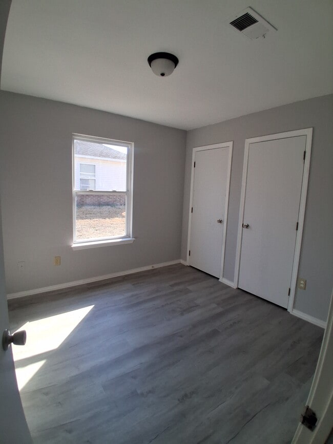 Building Photo - 32 Cypress Ave